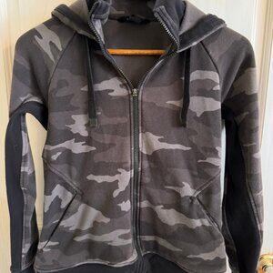 Athleta Camo Triumph PrintedHoodie Sweatshirt Size S